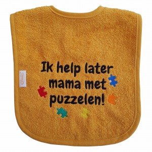Slabbetje: Ik help later mama met puzzelen - okergeel
