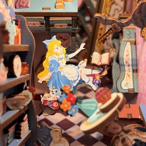 Tonecheer: Book Nook - Alice in Wonderland