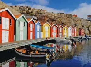 Ravensburger: Feel Well and Puzzle - Colorful Houses in Sweden (100XL) legpuzzel